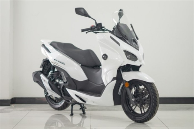 Toi thich QJMoto Fort 150 vi gia re ngang Airblade nhung cong nghe hon han SH - 3