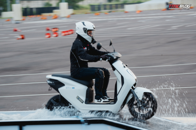 Xe dien Honda EM1 bat ngo giam gia o Indo toi thay ve Viet Nam sang cua dau Vinfast va Yamaha - 3