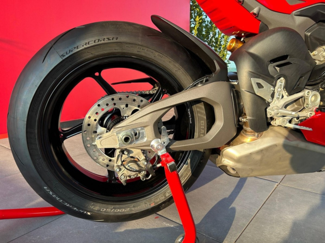 Bat ngo voi viec Ducati da mo ban Panigale V4 V4 S 2025 voi gia chi tu 756 trieu Dong - 5