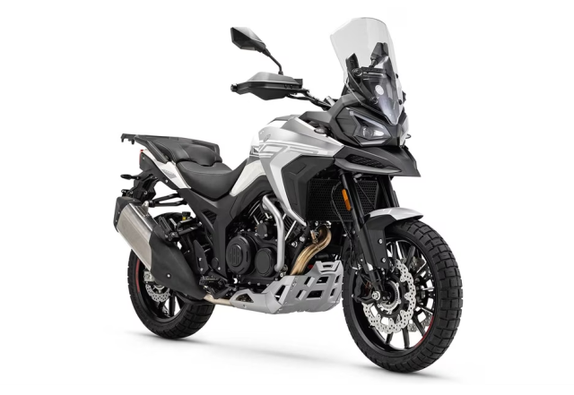 Morbidelli T1002V lai tap giua Tiger 1200 va VStrom 1050 ra mat voi gia ngang SH350i - 3