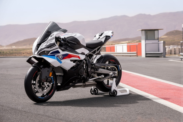 BMW S1000RR 2025 chuyen minh voi thiet ke bat doi xung da tro lai roi ne AE - 9