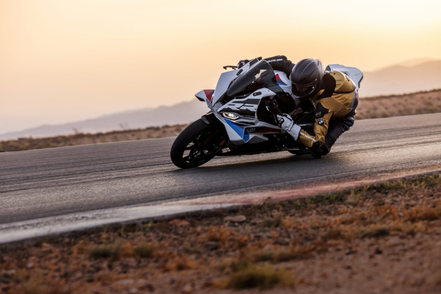 BMW S1000RR 2025 chuyen minh voi thiet ke bat doi xung da tro lai roi ne AE - 13