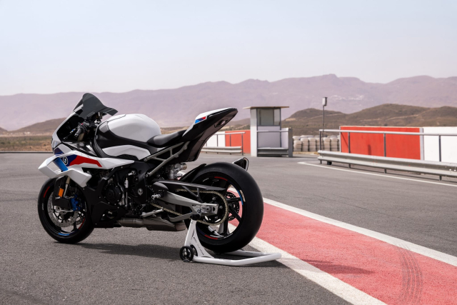 BMW S1000RR 2025 chuyen minh voi thiet ke bat doi xung da tro lai roi ne AE - 17