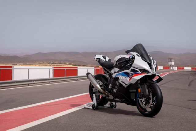 BMW S1000RR 2025 chuyen minh voi thiet ke bat doi xung da tro lai roi ne AE - 21