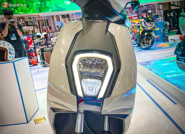 Can canh xe dien ICON e vua duoc Honda Viet Nam ra mat phu hop voi cac em hoc sinh - 5