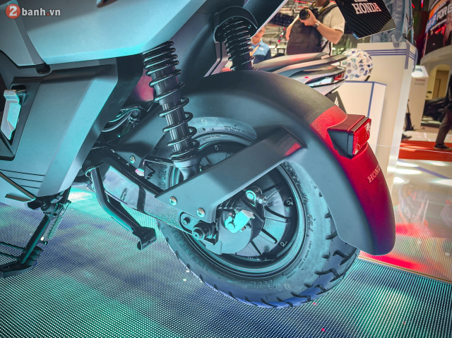 Can canh xe dien ICON e vua duoc Honda Viet Nam ra mat phu hop voi cac em hoc sinh - 12