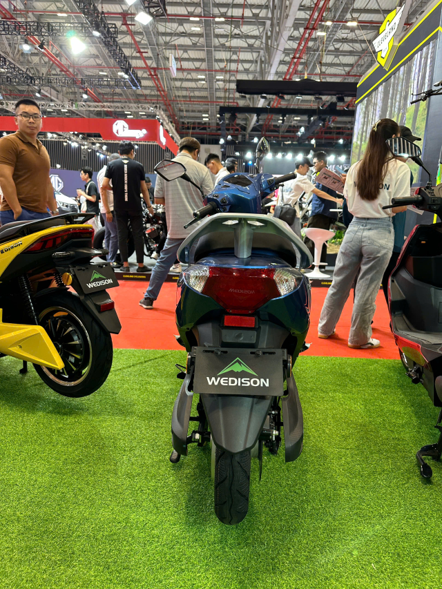 Can canh xe dien Wedison Bee co ngoai hinh giong Honda LEAD tai VMS 2024 - 5
