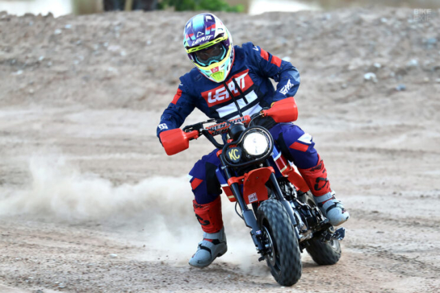 Honda Monkey do tao bao voi phong cach xe dua co dien lam toi xao xuyen - 8