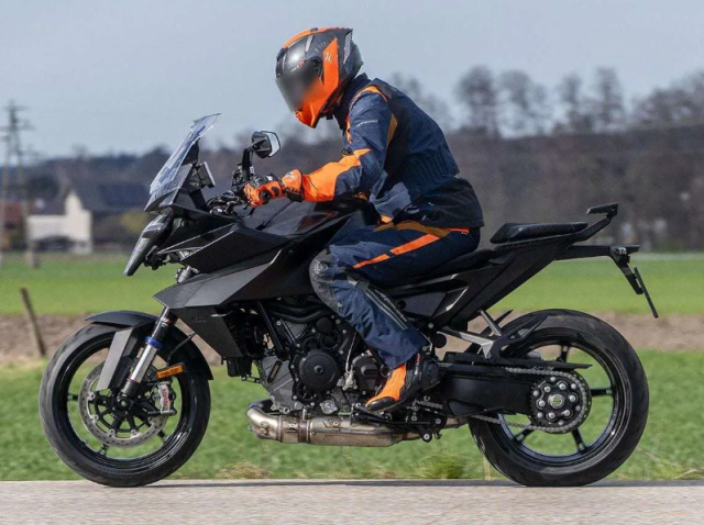 Qua hap dan voi Demo KTM 1390 Super Duke GT lo dien truoc khi ra mat thuc te - 5