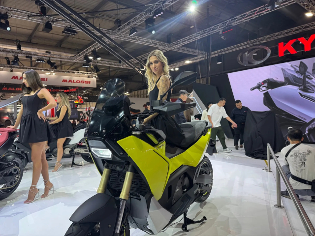 Kymco CVR5 tai EICMA 2024 theo toi no an dut ADV350 nha Honda ve mat phong cach va cam giac lai - 3