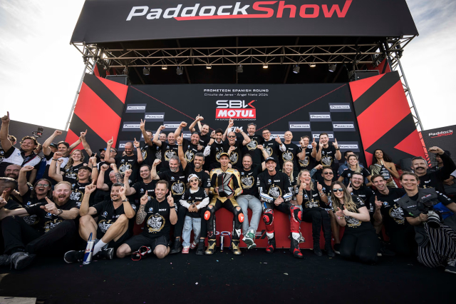 BMW M1000RR WSBK Champion 2024 lo dien mau xe dac biet chao mung chuc vo dich the gioi WorldSBK - 3