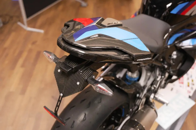 BMW M1000RR WSBK Champion 2024 lo dien mau xe dac biet chao mung chuc vo dich the gioi WorldSBK - 9
