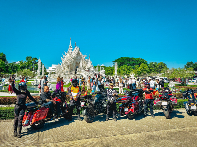 Nu biker Viet thuong xuyen chay xe may xuyen bien gioi de kham pha cac cung duong o Nam A - 6