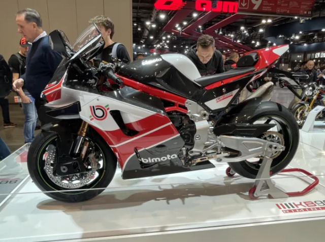 That su loi cuon khi soi chi tiet Bimota KB998 chay bang dong co Kawasaki tai EICMA 2024 - 3