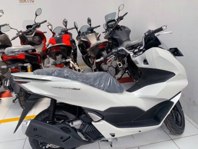 Hinh anh thuc te cua Honda PCX 160 2025 o dai ly Dau xe moi qua ngau cho ngay co mat tai Viet Nam - 5