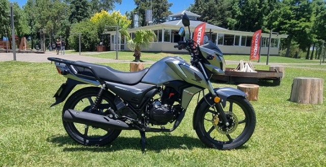 Honda chuan bi ra mat phien ban moi cho mau xe con tay 150cc ngay tai que huong cua Messi - 3