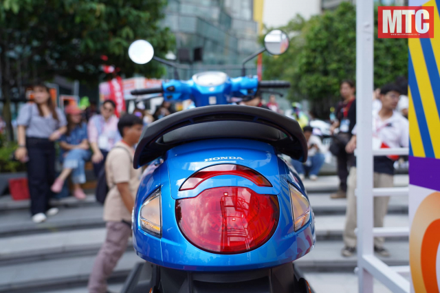 Honda Thai Lan trinh lang Scoopy 2025 voi 3 phien ban 9 mau sac tre trung va co gia ban tu 33 trieu - 27