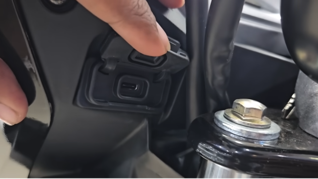 Honda vua ra mat mau xe con tay moi trang bi man hinh mau TFT xin so ma gia ban chi 30 trieu dong - 15