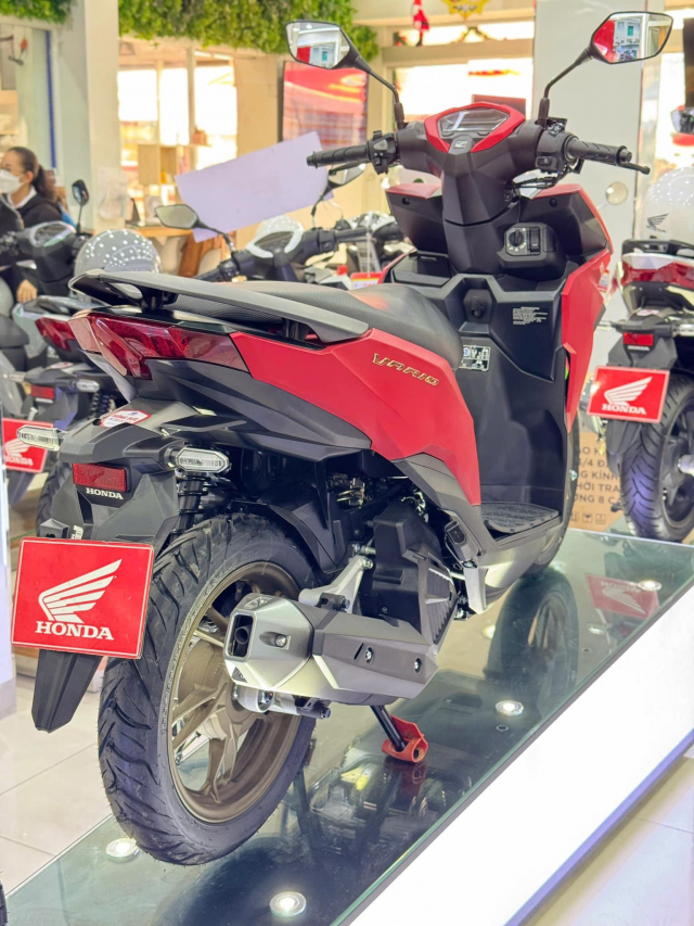 Vario 125 2025 phien ban mau do nham moi ngoai dai ly co dep khong xem ngay se ro - 9