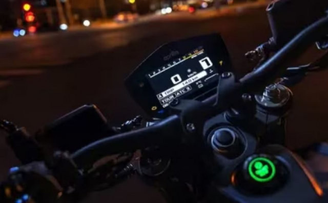 Aprilia Shiver 900 da tro lai voi dien mao moi kich thich nguoi ham mo - 7