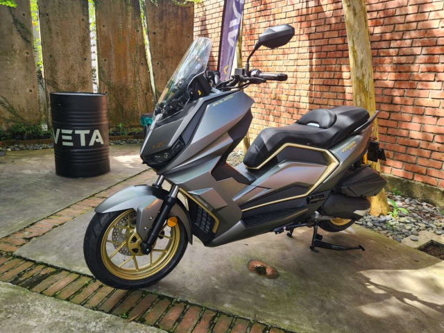 Chi tiet Aveta Vanguard 250 2025 ra mat ngon bo re hon ca Yamaha XMax 250 - 3