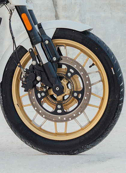 Royal Enfield Shotgun 650 Phien ban gioi han voi ngoai hinh chat nhu nuoc cat lo dien - 6