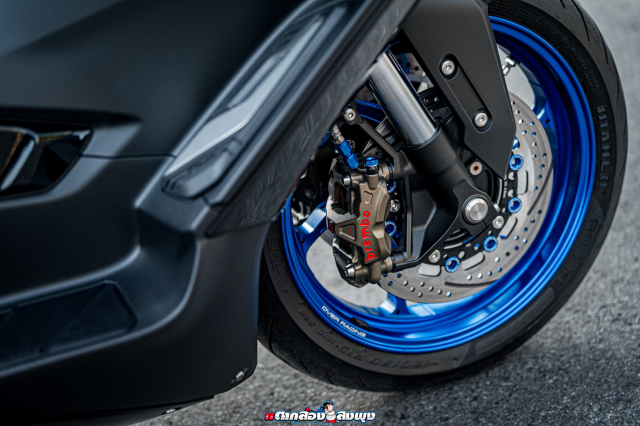 Cung soi chi tiet Chuyen co mat dat Yamaha Tmax 560 do cuc chat - 16