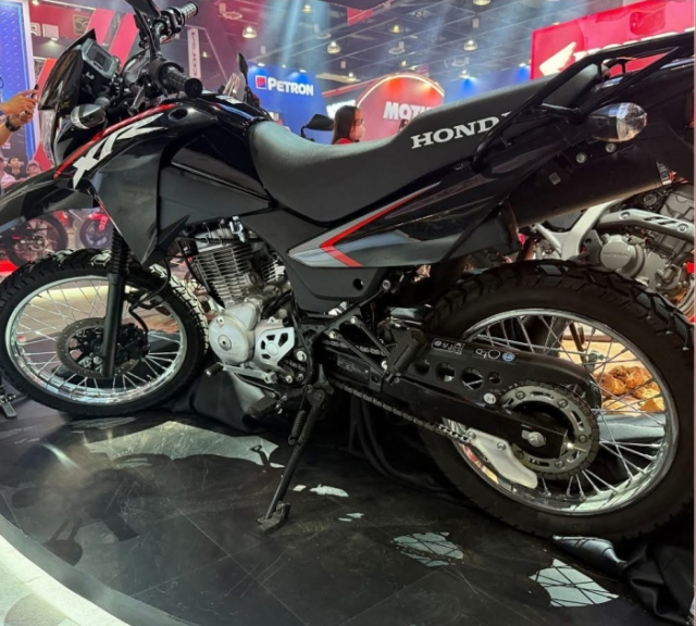 Honda ra mat doi thu xung tam voi Yamaha WR155 co gia chi gan 40 trieu dong - 5
