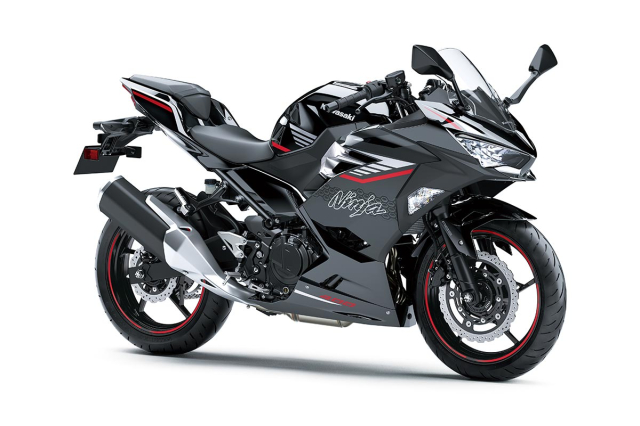 Kawasaki Ninja 400 va Z400 2025 vua ra mat tai Nhat Ban voi nang cap dang gia - 3