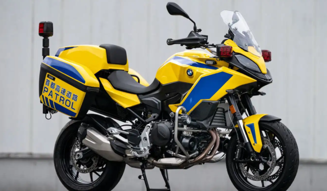 BMW F900XR Patrol tro thanh Ngon Gio Moi tren duong cao toc Nhat Ban - 3