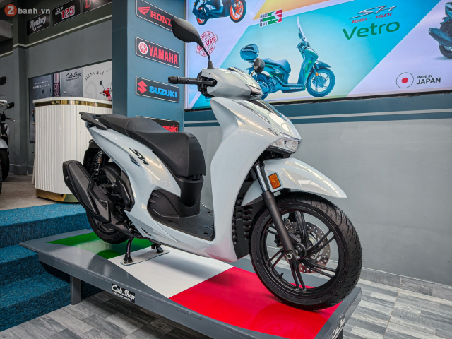 Can canh Honda SH350i 2025 nhap Y vua cap ben Viet Nam du ca 4 mau kem nhieu phu kien doc quyen - 6