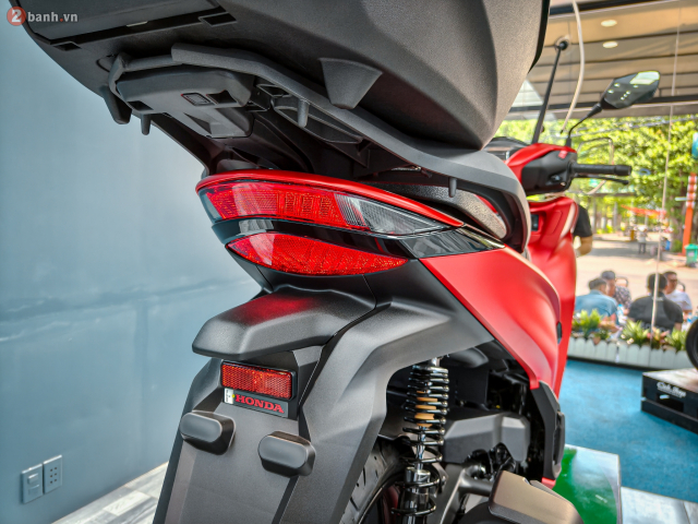 Can canh Honda SH350i 2025 nhap Y vua cap ben Viet Nam du ca 4 mau kem nhieu phu kien doc quyen - 37