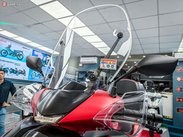 Can canh Honda SH350i 2025 nhap Y vua cap ben Viet Nam du ca 4 mau kem nhieu phu kien doc quyen - 13