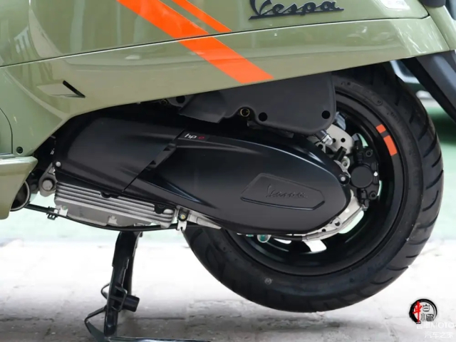 Chi tiet Vespa GTV300 2025 vua ra mat Toi co dien nhung toi khong loi thoi - 7