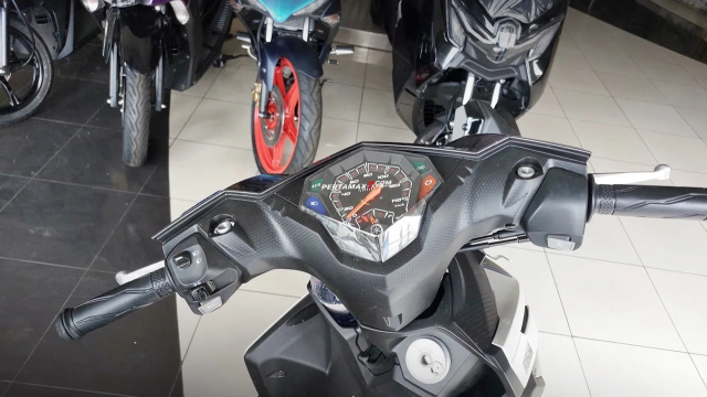 Hinh anh thuc te cua Yamaha Mio M3 125 2025 tai dai ly Nho gon bong bay va day cuon hut - 9