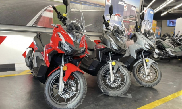 Honda ADV160 2025 Hinh anh thuc te tai dai ly cho thay ngoai hinh ngay cang ben - 3