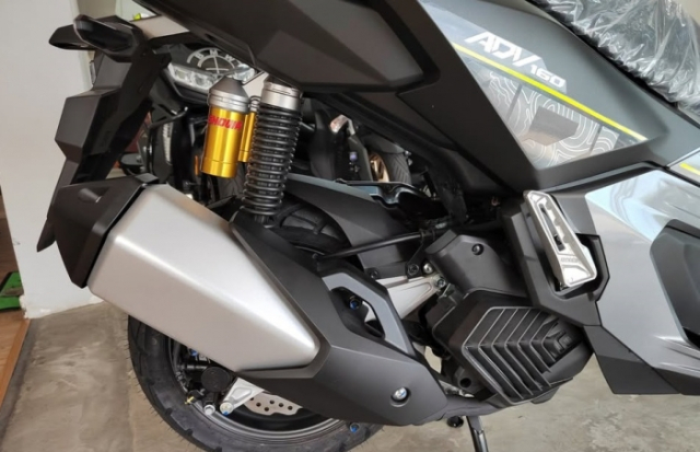 Honda ADV160 2025 Hinh anh thuc te tai dai ly cho thay ngoai hinh ngay cang ben - 8