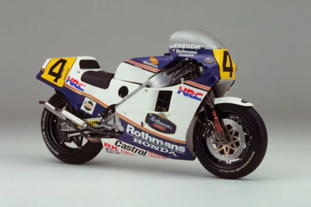Honda Fireblade 2025 Khi huyen thoai NSR500 song lai duoi mau ao Rothmans - 3