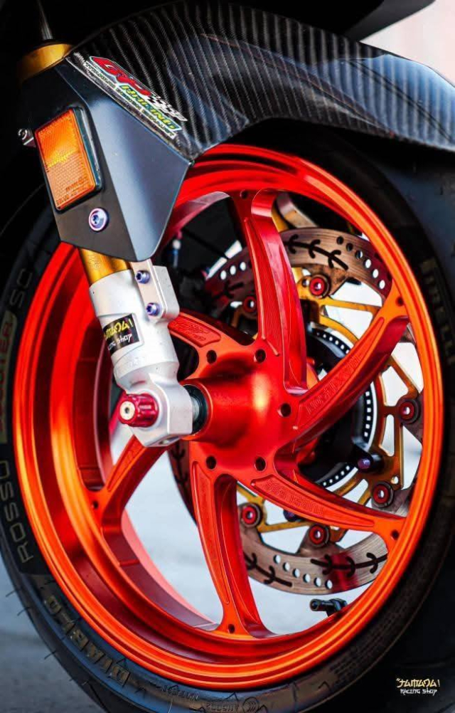 Honda Forza 350 do day noi bat voi dan trang bi khet let - 7