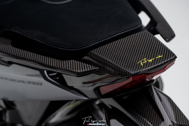 Honda Forza750 do sieu pham Carbon hoa khien moi anh nhin guc nga - 20