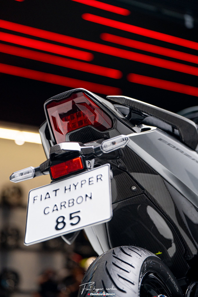 Honda Forza750 do sieu pham Carbon hoa khien moi anh nhin guc nga - 22