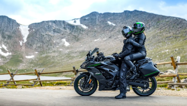 Sam soi Kawasaki Z1100 tiep noi huyen thoai Quai vat moi sap troi day - 3