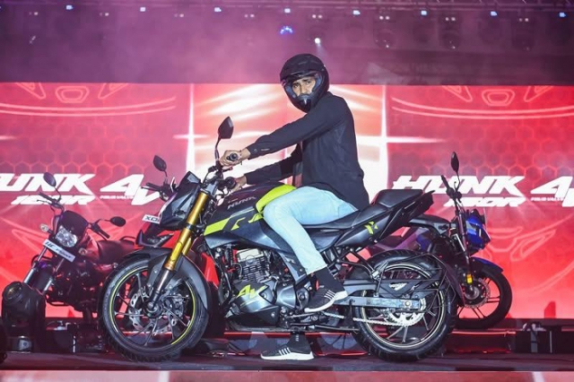 Kham pha Hunk 160R 4V Chien binh moi khuay dao phan khuc xe con tay 160cc - 8