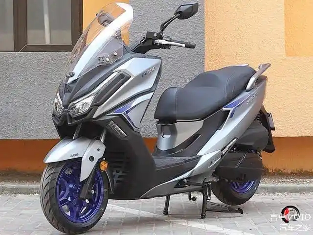 Kymco CT250 2025 vua ra mat voi gia ban quy doi khoang 63 trieu Dong doi thu kho xoi cua XMax 250 - 13