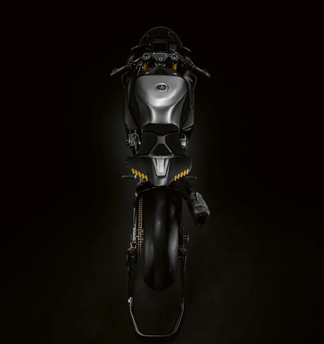 BMW Concept RR bat ngo xuat hien khien AE dung ngoi khong yen - 9