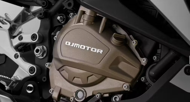 QJMotor SRK 500 RA Tiep buoc Cuoc cach mang Hop So Tu Dong tren xe mo to the thao - 6