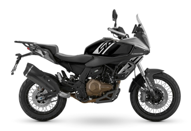 QJMOTOR SRT 600SX 2025 voi Brembo den suong mu va muc gia SOC - 11