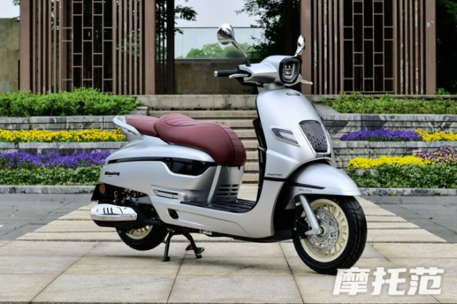 Ra mat mau xe ga 250cc moi Dang hoai co manh me giau cong nhe nhung gia cuc re chi 54 trieu VND - 3