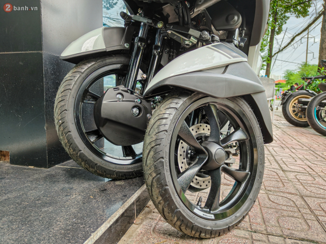 Tricity 155 da ve Viet Nam Xe co 3 banh nhung lai dung bang lai 2 banh ban tin khong - 9