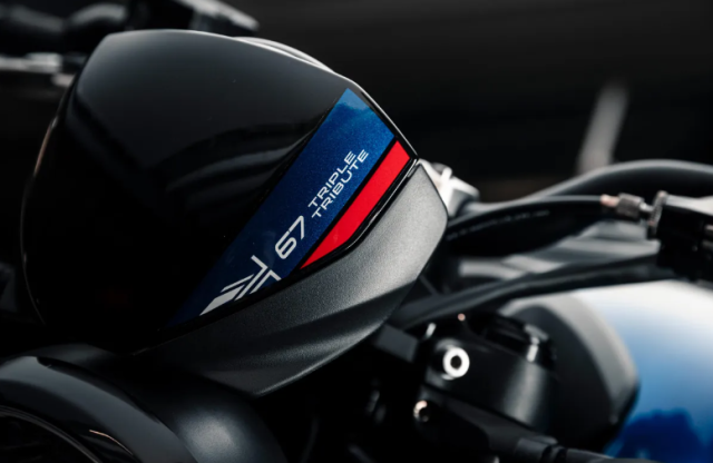 Triumph Trident Triple Tribute 2025 tro lai voi phoi mau moi bung no hon nam truoc - 18